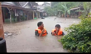 Banjir 2 Meter Rendam Permukiman di Bogor Selatan, Evakuasi Warga Berlangsung Dramatis