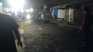Relawan BRAJA Perbaiki Jalan Rusak di Sasak Munding pada Dini Hari