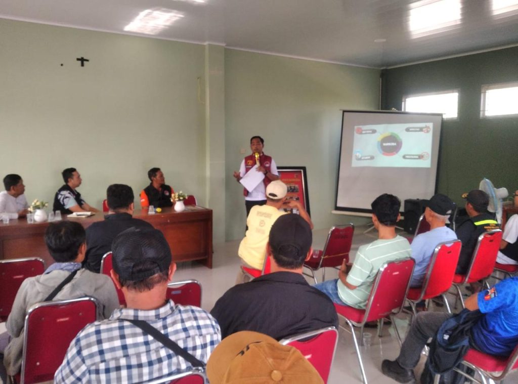 Kelurahan Cikaret bersama Satuan Reserse Narkoba Polresta Bogor Kota menggelar penyuluhan bahaya penyalahgunaan narkoba di Aula Kelurahan Cikaret, Kecamatan Bogor Selatan, Jumat (19/6/2026).