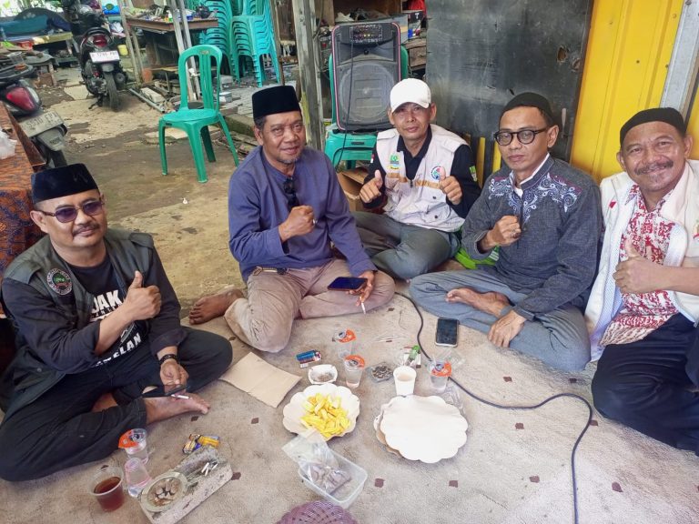 Komunitas Salam Silaturahmi Bekasi (SSB) menggelar kegiatan santunan bagi 50 anak yatim di Kampung Asem, Desa Babelan Kota, Kecamatan Babelan, Kabupaten Bekasi, Minggu (21/6/2026).