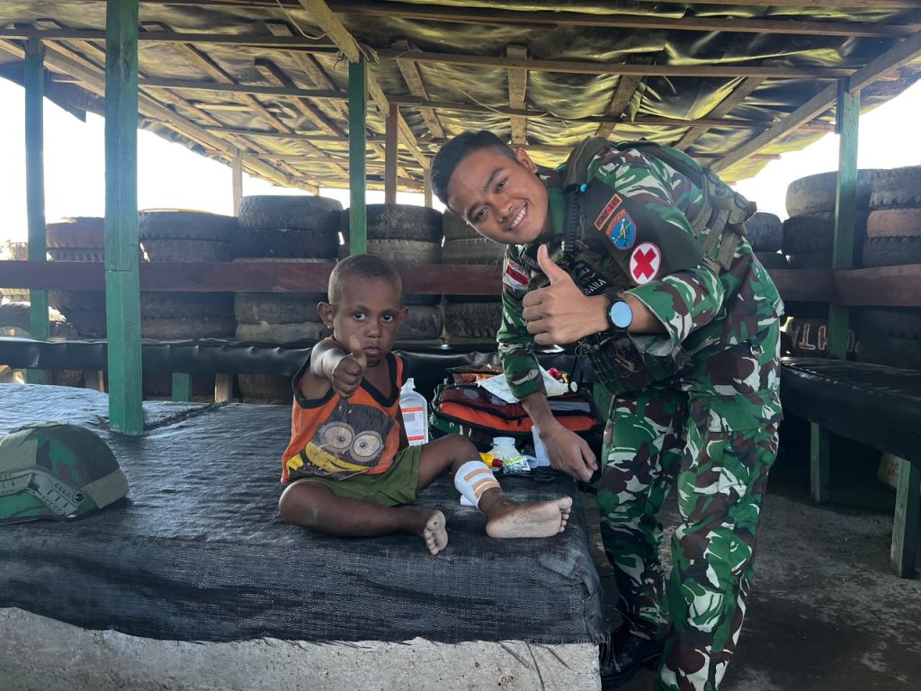 Pos Kout Elelim melaksanakan Kegiatan Teritorial Ke Rumah Tokoh Masyarakat di Kampung Pirip, Distrik Elelim, Kabupaten Yalimo, Papua Pegunungan. (5 Juli 2026), dengan 12 Personil DPP Wadansatgas Yonif 645/Gty Kapten Inf Bambang Ndaru Ardiansyah S.T. Han, M.A.P. melaksanakan kegiatan Anjangsana ke rumah Bapak Akulak (Ondo Api) dan Pembagian Sargal kepada masyarakat di wilayah Distrik Elelim.