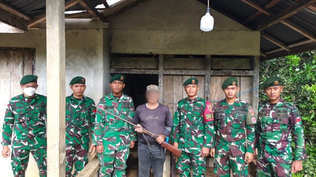Upaya pembinaan teritorial (Binter) melalui kegiatan anjangsana dan komunikasi sosial (Komsos) yang rutin dilakukan Satgas Pamtas RI–Malaysia Yonarmed 13/Nanggala kembali membuahkan hasil.