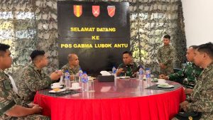 Setelah sukses menyusuri dan mengamankan patok-patok batas negara di sepanjang garis perbatasan RI-Malaysia, Satuan Tugas Pengamanan Perbatasan (Satgas Pamtas) Yonarmed 13/Nanggala/1/1 Kostrad bersama Batalion ke-11 Rejimen Askar Melayu Diraja (11 RAMD) Tentara Darat Malaysia secara resmi menutup Kegiatan Patroli Terkoordinasi (Patkor) Siri 1 Tahun 2026. Acara penutupan dipusatkan di Pos Gabma Lubuk Antu, Sarawak, Malaysia, Rabu (29/07/2026).