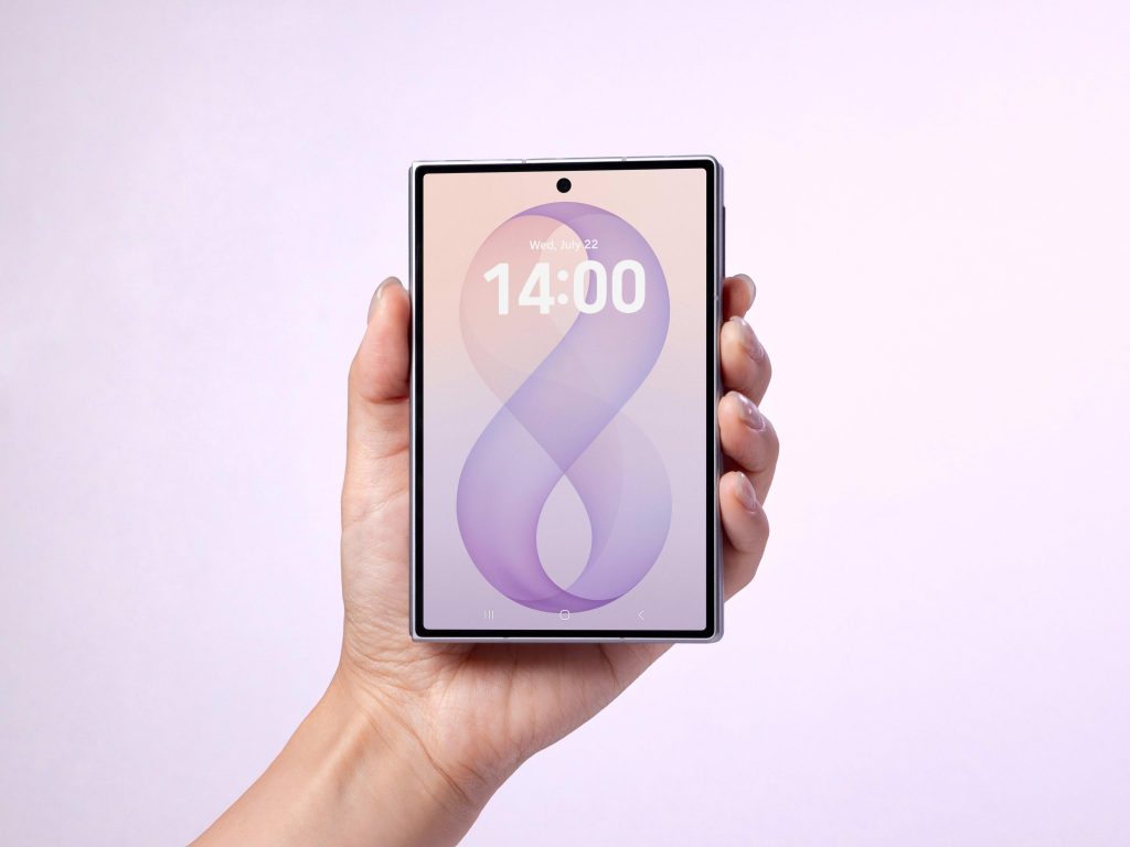 Samsung memperkenalkan Galaxy Z Fold8 dengan menawarkan perpaduan antara layar berukuran besar dan desain yang dirancang lebih praktis untuk menunjang mobilitas pengguna.