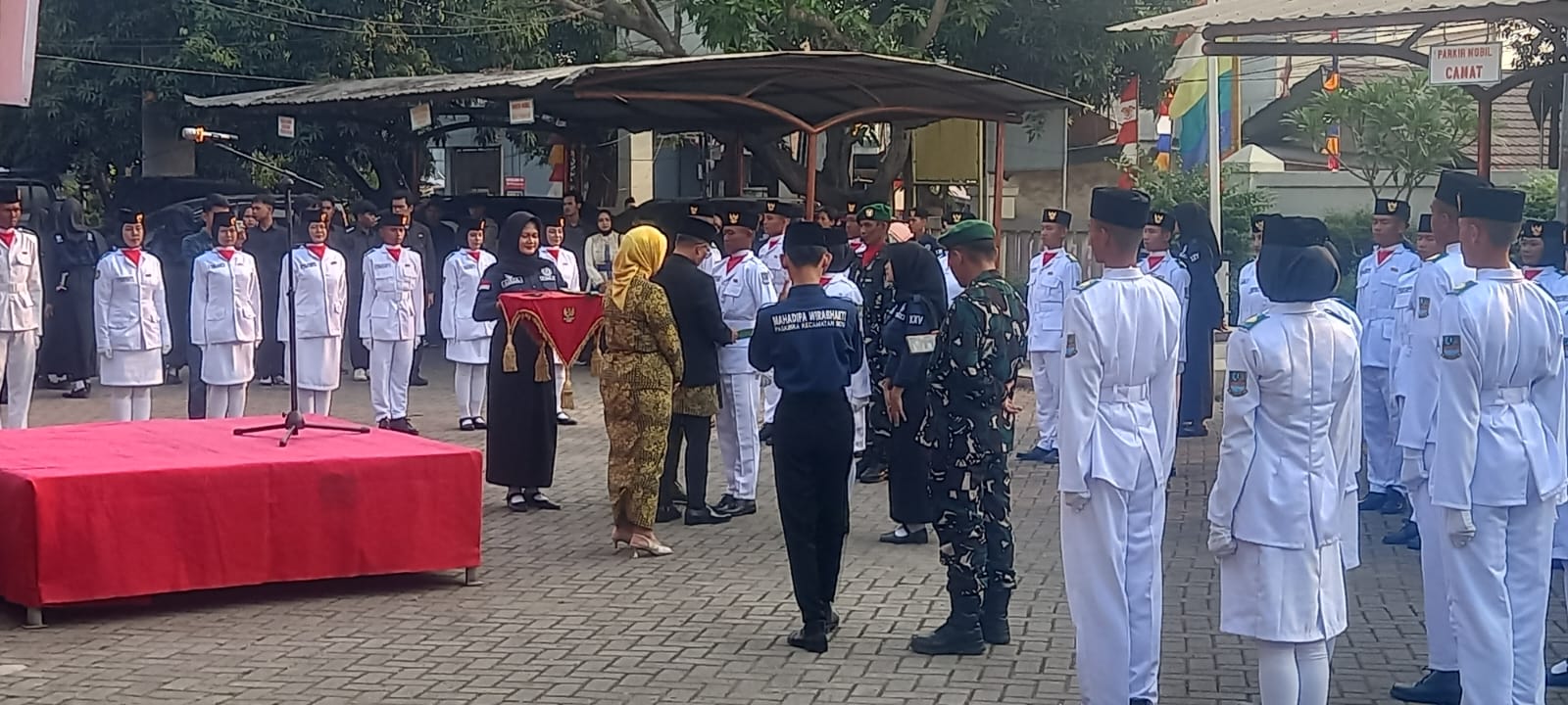 Sebanyak 38 siswa-siswi Pasukan Pengibar Bendera Pusaka (Paskibraka) Kecamatan Setu, Kabupaten Bekasi, resmi dikukuhkan untuk menjalankan tugas pada upacara peringatan HUT ke-81 Kemerdekaan Republik Indonesia, 17 Agustus 2026.