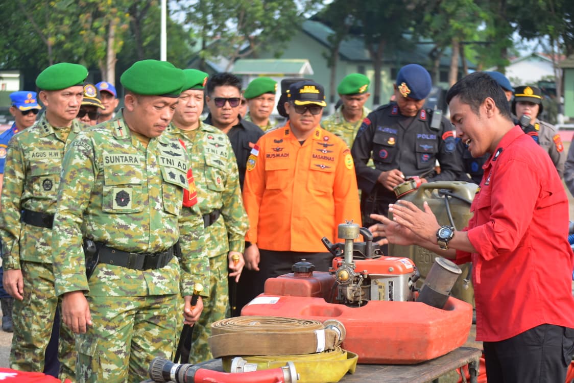 Korem 132/Tadulako. Komandan Korem (Danrem) 132/Tadulako memimpin Apel Gelar Kesiapan Penanggulangan Bencana Kebakaran Hutan dan Lahan (Karhutla) di Mayonif 711/Raksatama, Rabu (21/10/2026).